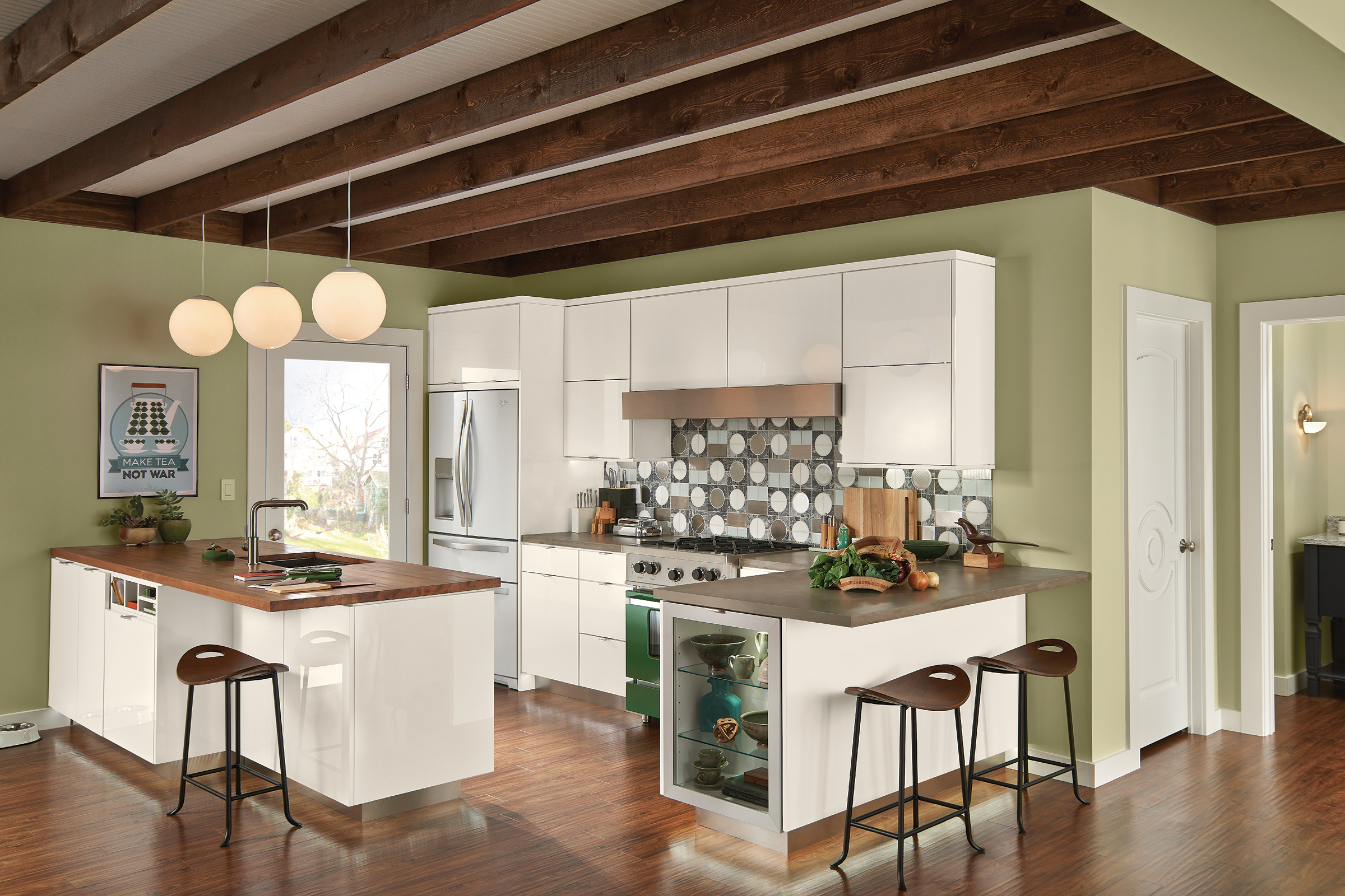 Compact Modern kitchen with KraftMaid high-gloss foil cabinet doors in Dove White